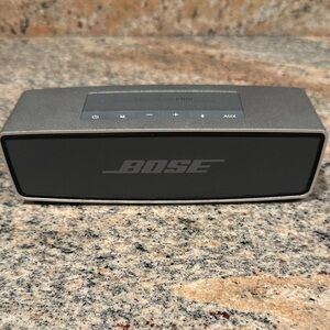 Bose SoundLink Mini 1 Bluetooth Speaker Silver - Like New w/ Dock/Charger Gen 1